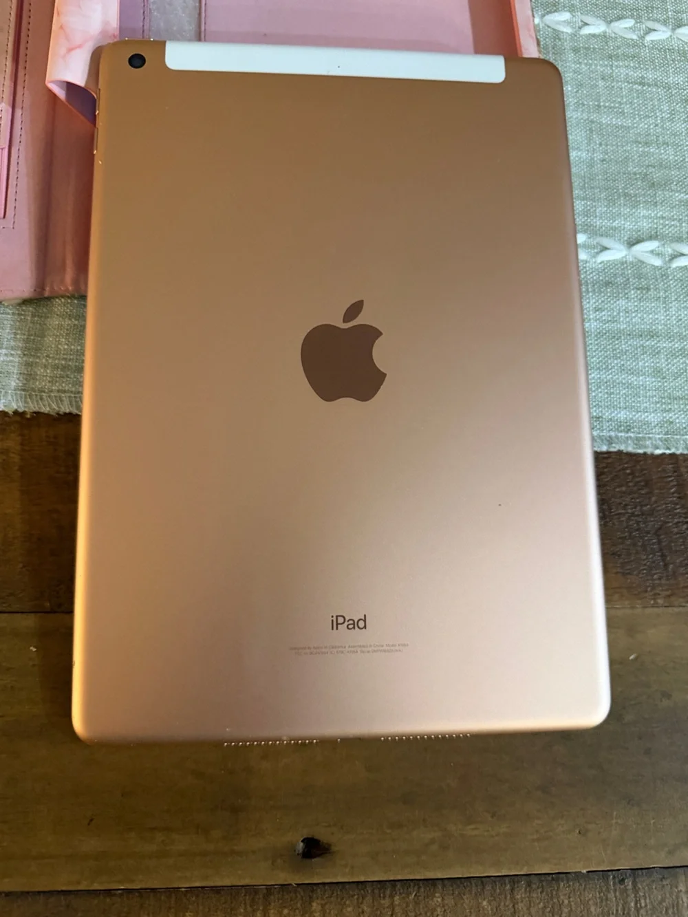 Apple iPad 6th Gen 32GB WiFi & Cellular (unlocked) Rose Gold Like New